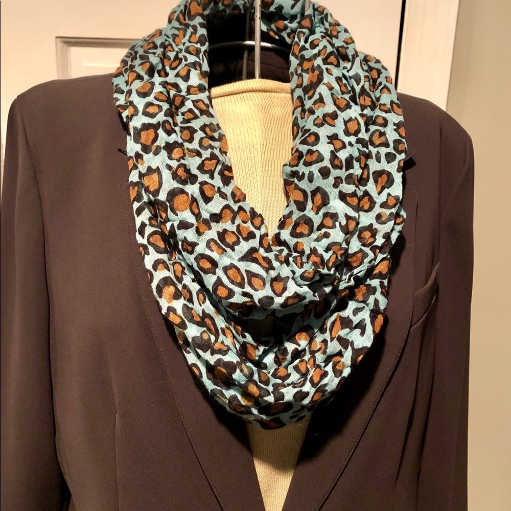 Fraas Leopard Print Infinity Scarf